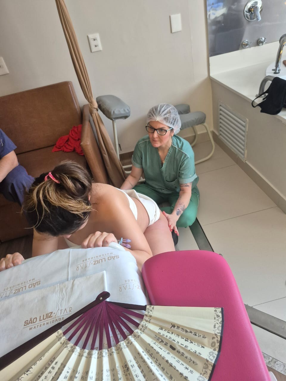 Suporte da Dra. Isabel à gestante em trabalho de parto